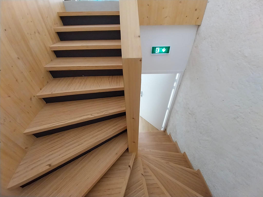 Habillage d’un escalier par menuisier Ardèche